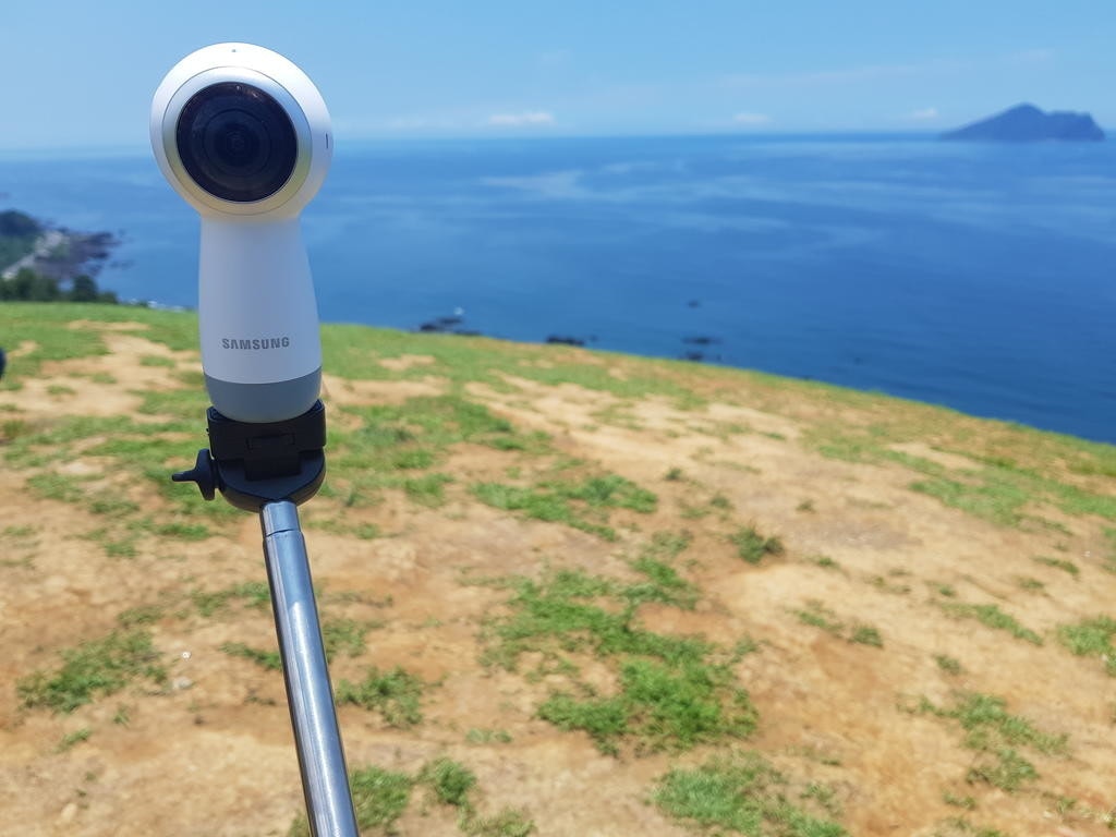 Samsung Gear 360 Caméra 360° (Édition 2017) (SM-R210)
