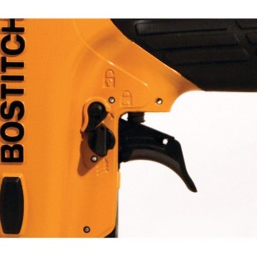 Bostitch Cloueuse de finition pneumatique (FN1664K)